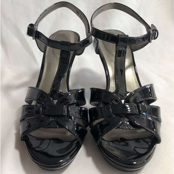 EUC Bandolino Sarah Strappy Sandal - Picture 2 of 5